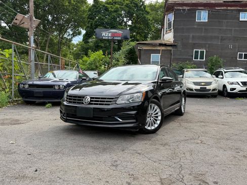 Used 2016 Volkswagen Passat 1.8T SE FWD image 2