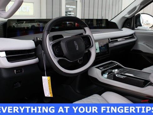 New 2026 Lincoln Navigator Black Label AWD/4WD image 32