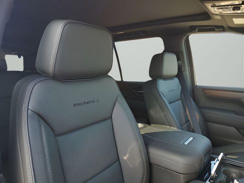 New 2026 GMC Yukon Denali w/ Sun & Power Step Package image 15