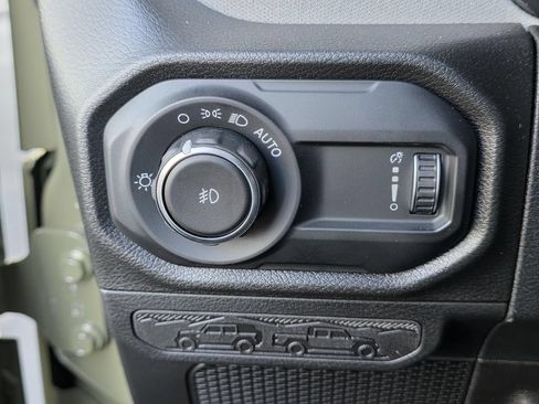Used 2026 Jeep Wrangler Unlimited Sport AWD/4WD image 31