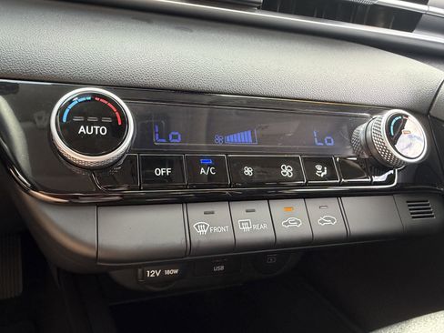 Certified 2025 Hyundai Elantra Hybrid FWD image 32