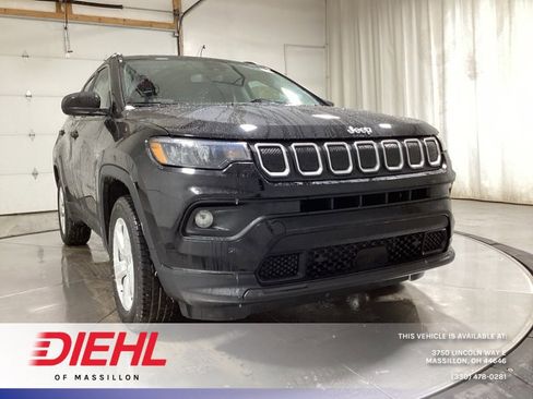 Used 2022 Jeep Compass Latitude image 1