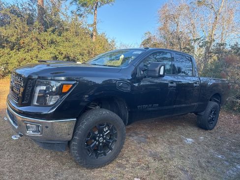 Used 2019 Nissan Titan SL w/ Midnight Edition image 10