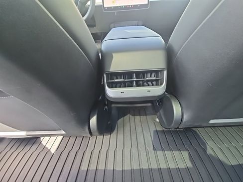 Used 2023 Tesla Model 3 Standard Range image 25