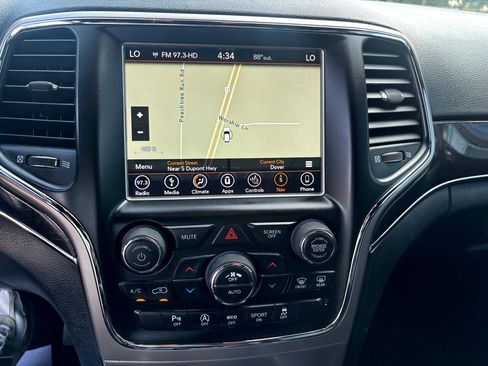 Used 2018 Jeep Grand Cherokee Limited w/ Trailer Tow Group IV image 17