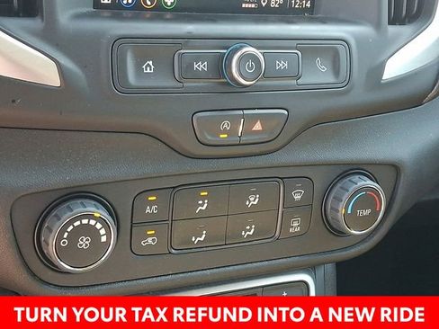 Used 2024 GMC Terrain SLE image 17