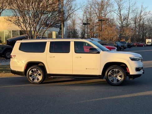 Certified 2024 Jeep Wagoneer L Series II w/ Flexible Seating Group image 5