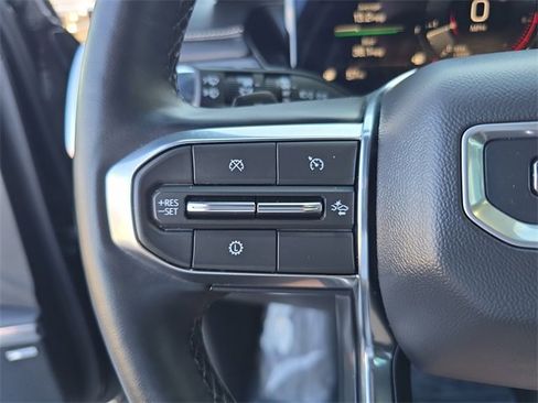 Used 2025 GMC Acadia Elevation image 24