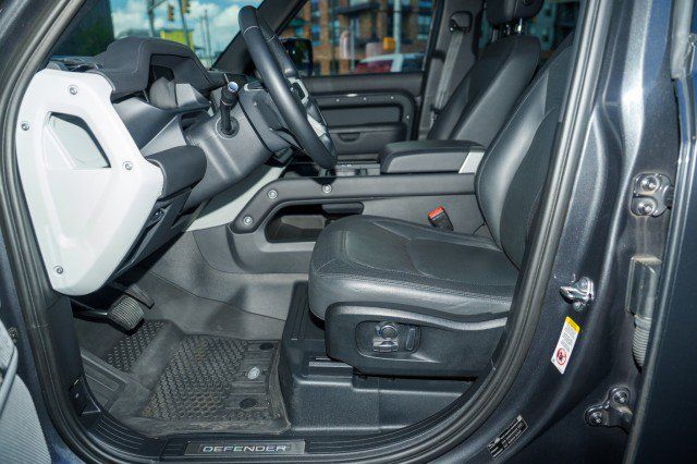 Used 2023 Land Rover Defender 130 X-Dynamic SE AWD/4WD image 10