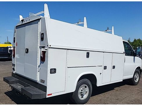 Used 2020 Chevrolet Express 3500 w/ Power Convenience Package RWD image 2