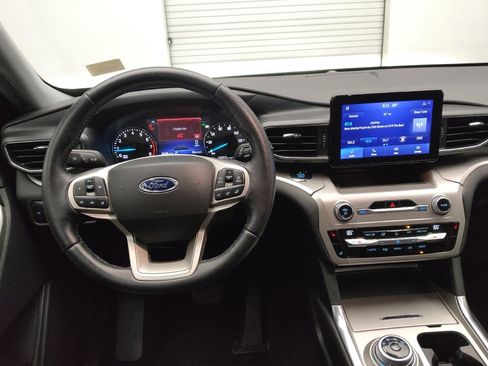 Used 2021 Ford Explorer XLT w/ Equipment Group 202A image 22