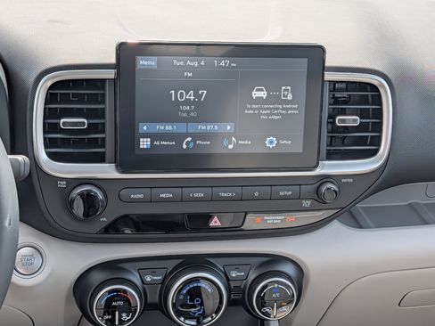 Used 2026 Hyundai Venue SEL FWD image 15