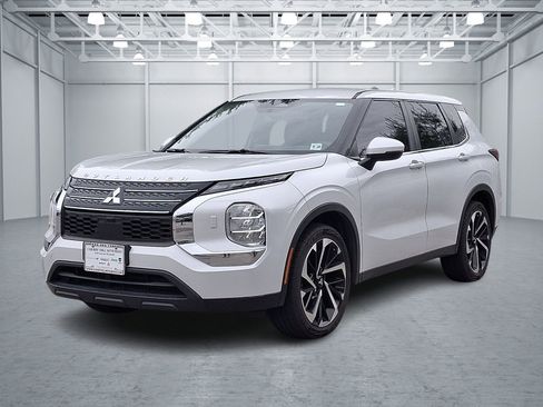 Used 2022 Mitsubishi Outlander ES AWD/4WD image 1