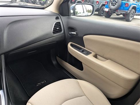 Used 2011 Chrysler 200 Touring image 16