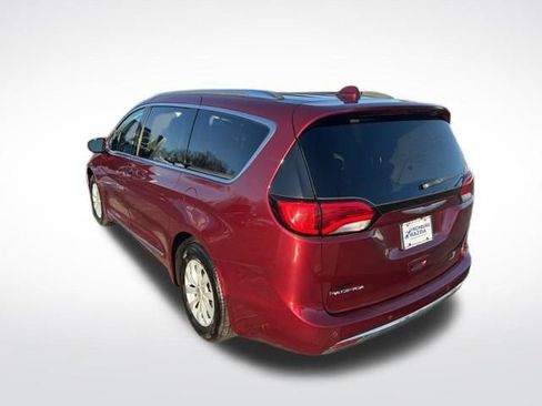 Used 2019 Chrysler Pacifica Touring-L image 3