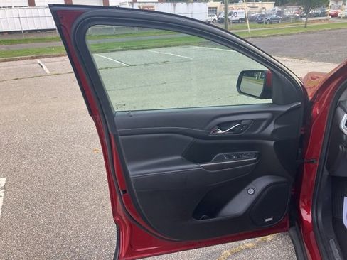 Used 2023 GMC Acadia SLT image 18