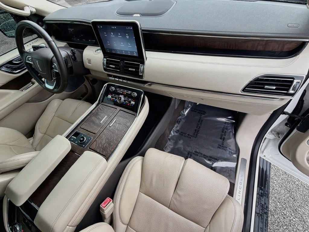 Used 2020 Lincoln Navigator L Reserve w/ Luxury Package AWD/4WD image 15