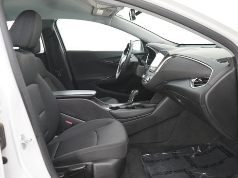 Used 2016 Chevrolet Malibu LT FWD image 11