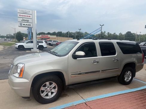 Used 2014 GMC Yukon XL SLT AWD/4WD image 3