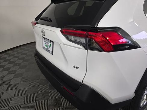 Used 2021 Toyota RAV4 LE w/ Carpet Mat Package (TMS) FWD image 15