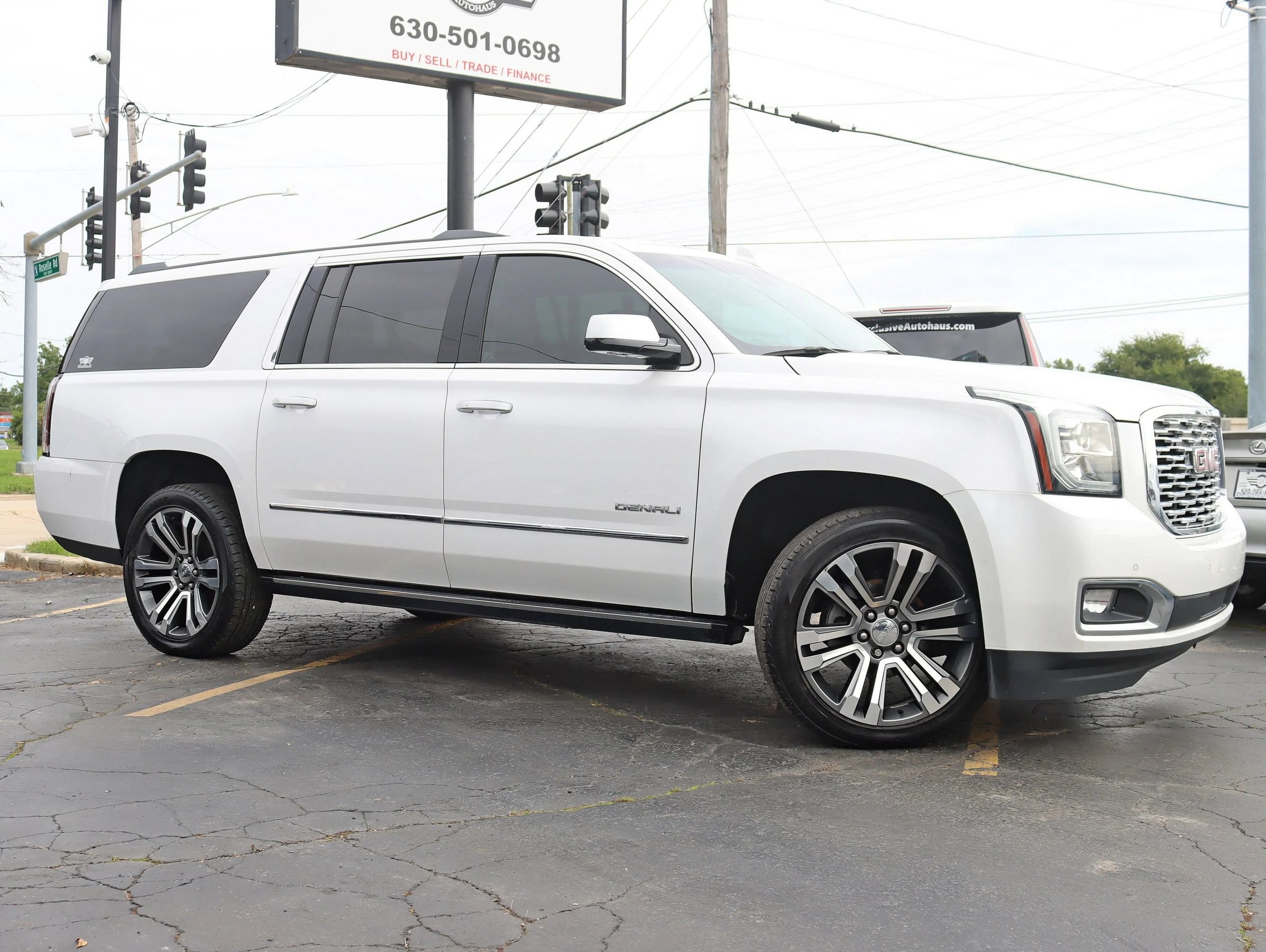 Used 2019 GMC Yukon XL Denali w/ Denali Ultimate Package AWD/4WD image 2