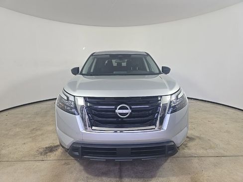 Used 2025 Nissan Pathfinder S image 3