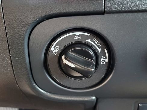 Used 2025 Nissan Frontier SV AWD/4WD image 14