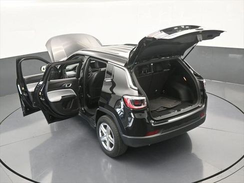 Used 2024 Jeep Compass Latitude image 62