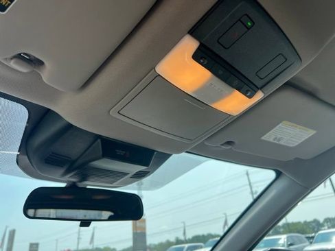 Used 2023 Nissan Rogue SV FWD image 16