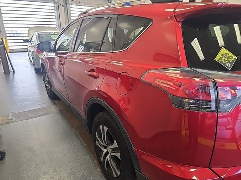 Used 2016 Toyota RAV4 LE AWD/4WD image 8