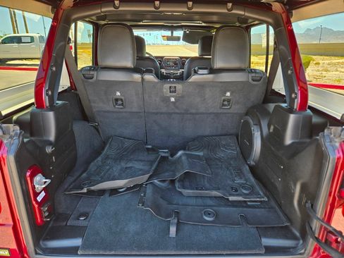 Used 2021 Jeep Wrangler Unlimited Sahara AWD/4WD image 11
