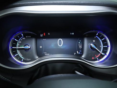 Used 2024 Chrysler Pacifica Limited FWD image 24