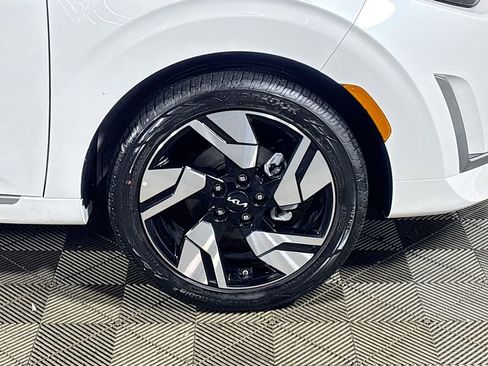 Certified 2025 Kia Soul GT-Line image 24