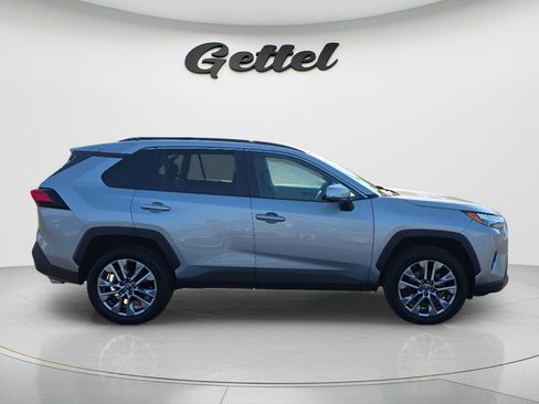 Used 2022 Toyota RAV4 XLE Premium FWD image 4