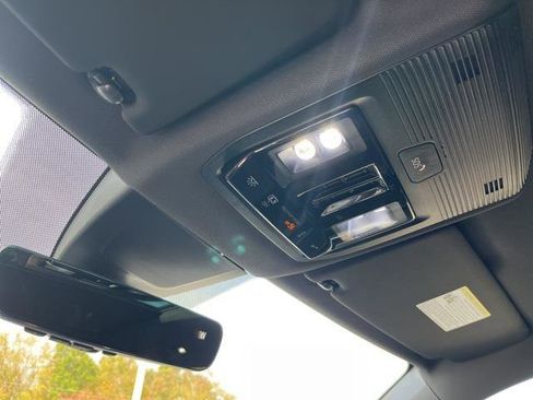 Certified 2025 Volkswagen Atlas Cross Sport SEL R-Line image 38