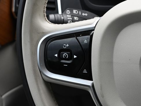 Used 2022 Volvo XC90 T6 Momentum w/ Protection Package Premier image 35