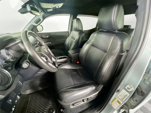 Used 2021 Toyota Tacoma TRD Sport w/ TRD Premium Sport Package AWD/4WD image 22