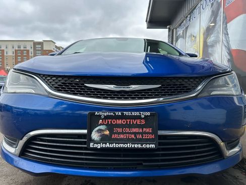 Used 2015 Chrysler 200 Limited w/ Convenience Group FWD image 4