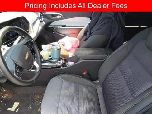 Used 2025 Chevrolet Trax LT w/ Driver Confidence Package FWD image 2