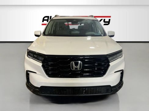 Used 2025 Honda Pilot Elite image 2