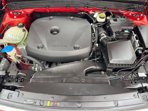 Used 2019 Volvo XC40 T4 Momentum image 56