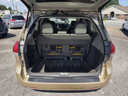 Used 2011 Toyota Sienna XLE FWD image 15