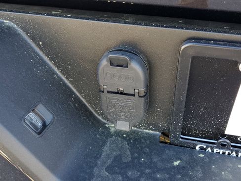 New 2025 GMC Sierra 1500 Elevation image 7