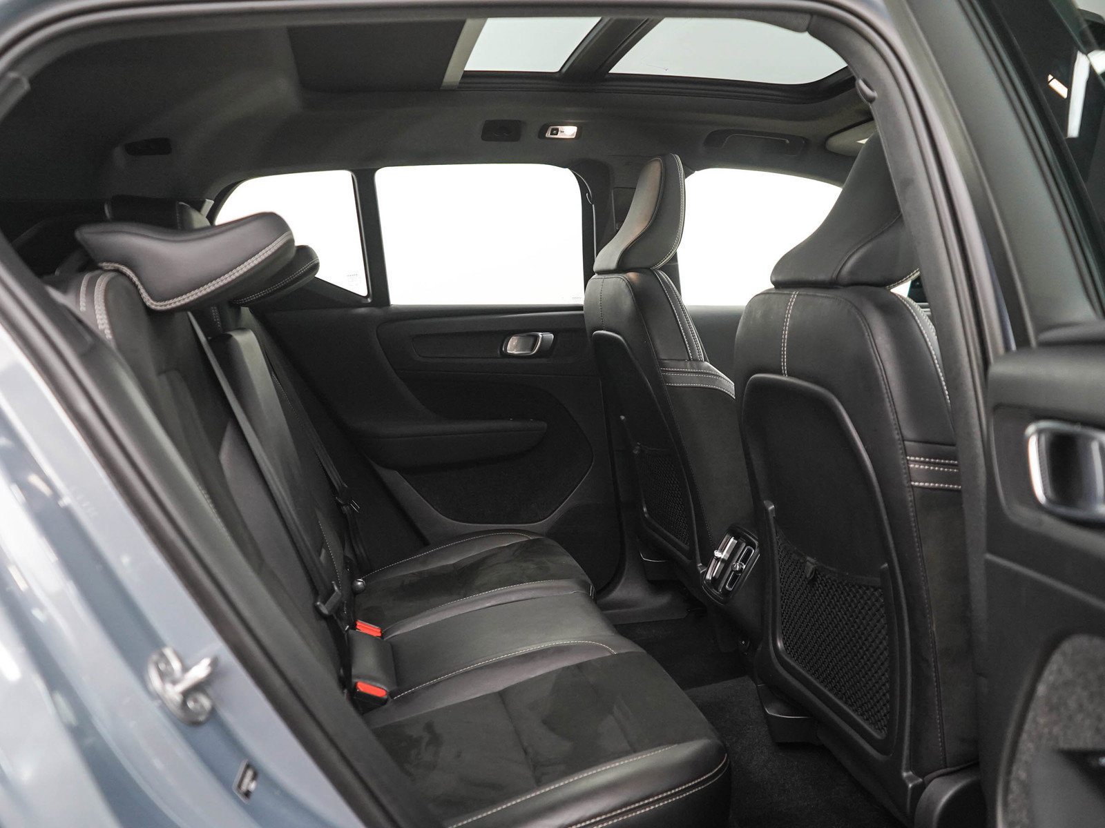 Used 2022 Volvo XC40 T5 R-Design AWD/4WD image 12