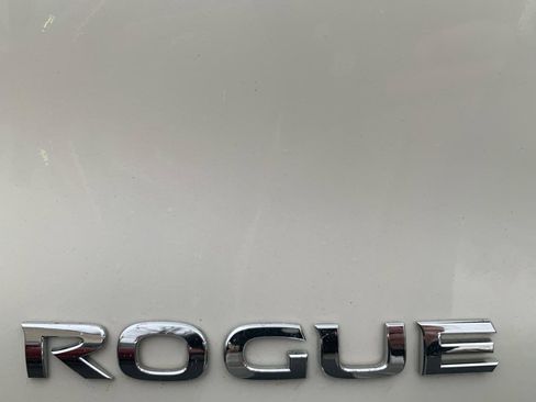 Used 2019 Nissan Rogue SL w/ Premium Package image 32