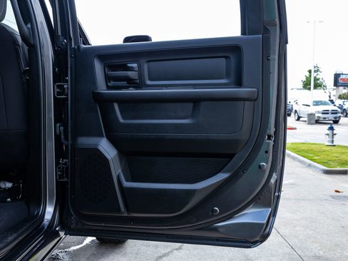 Used 2024 RAM 3500 Tradesman w/ Chrome Appearance Group image 40