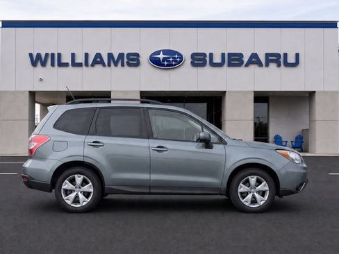 Used 2015 Subaru Forester 2.5i Premium w/ All-Weather Package AWD/4WD image 9