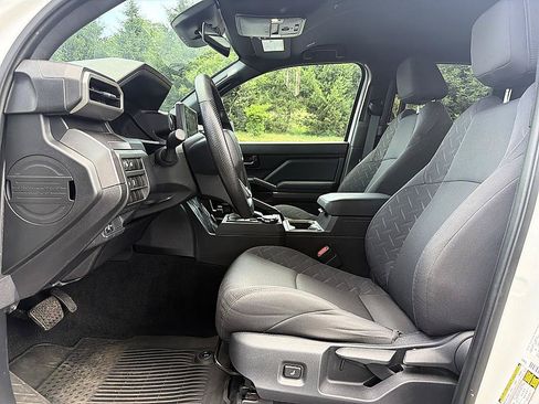 Certified 2025 Toyota Tacoma SR5 AWD/4WD image 11