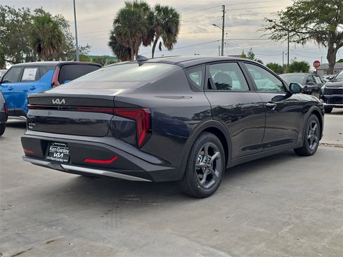 New 2025 Kia K4 LXS image 9