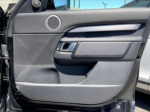 Used 2024 Land Rover Discovery Dynamic SE AWD/4WD image 21